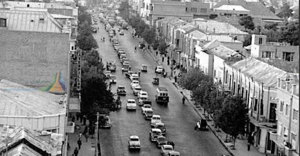 چرا در تهران قدیم خودروها وسط خیابان پارک می‌کردند؟