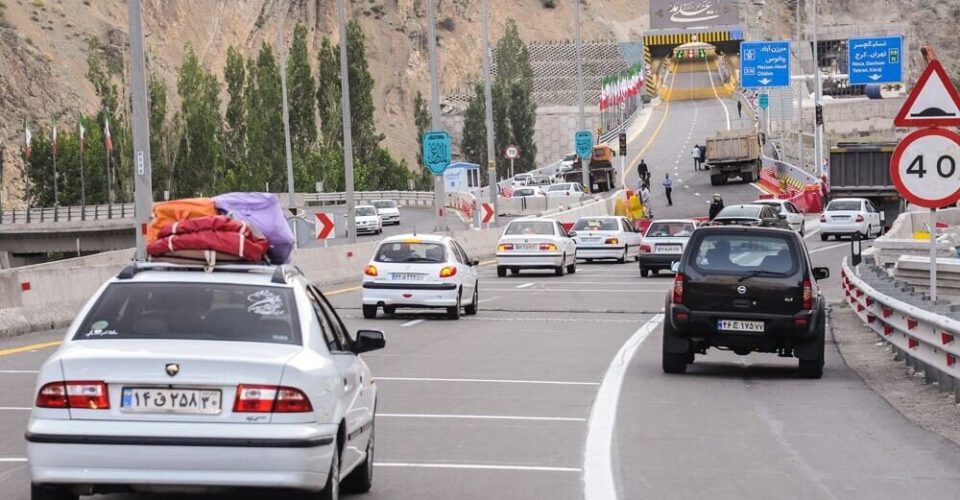 آخرین وضعیت جاده ها | ریزش سنگ در  آزادراه تهران-شمال | جاده چالوس و آزادراه تهران-شمال یک طرفه شد