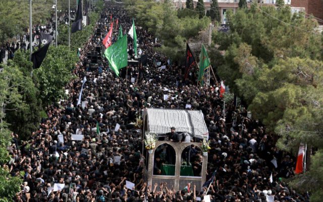 تشییع تاریخی رئیس جمهوری در خراسان جنوبی | مردم «سید» را در آغوش گرفتند + تصاویر | انتقال پیکر مطهر شهید رئیسی برای تدفین به مشهد