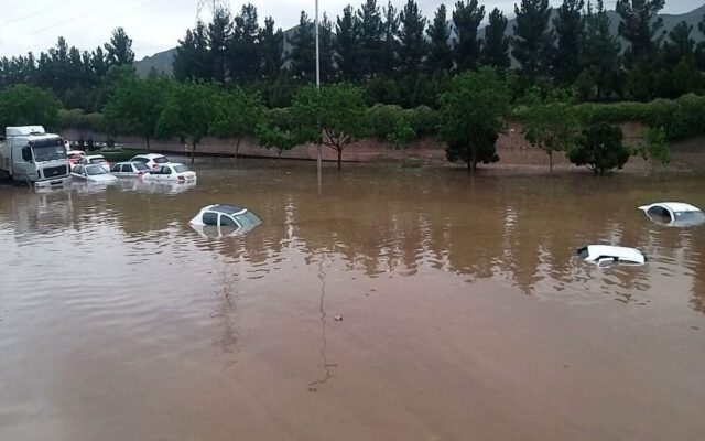 نجات ۶ نفر  گرفتار در سیلاب مشهد |امدادرسانی به ۸۵۰ نفر
