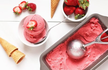 ساده‌ترین روش تهیه بستنی میوه‌ای در خانه | فوت و فن درست کردن بستنی بدون نیاز به ثعلب و دستگاه بستنی ساز