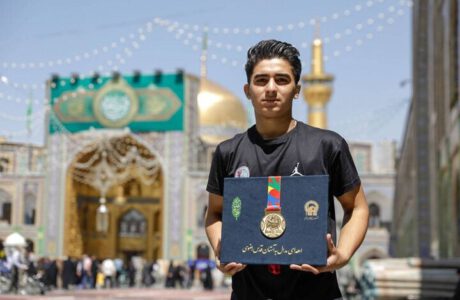 قهرمان نوجوان کشتی ناشنوایان جهان: همه مدال‌هایم تقدیم امام رضا (ع)