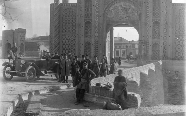 بدنام‌ترین و بی‌احترام‌ترین ماموران دولت در عهد قاجار | عوارض ورود به تهران چقدر بود؟