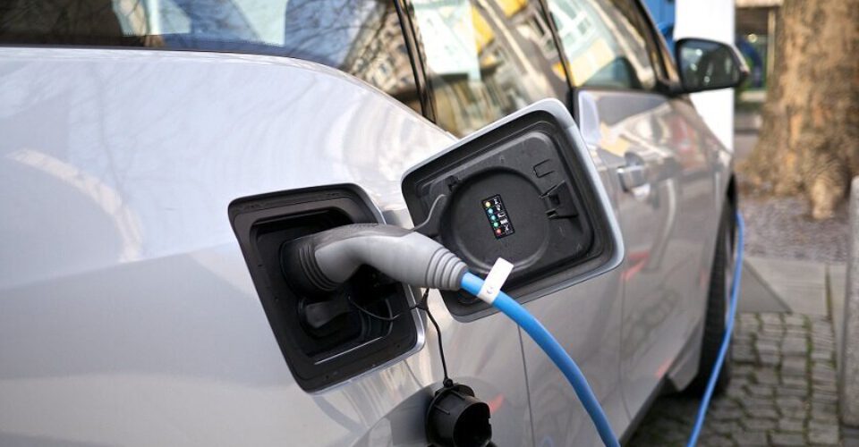 قیمت خودروهای برقی چگونه تعیین می‌ شود؟