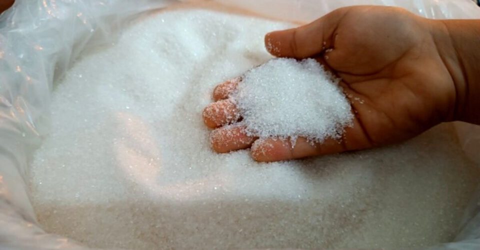 چرا نرخ مصوب شکر در بازار رعایت نمی شود؟ | قیمت شکر بسته بندی و فله را ببینید