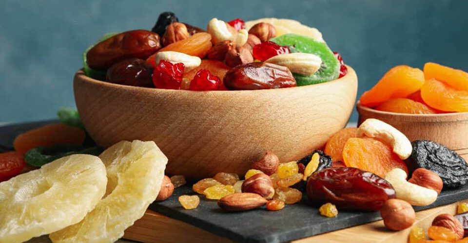 میوه خشک و هرآنچه باید در مورد فواید، ضررها و طرز تهیه‌ی آن بدانید