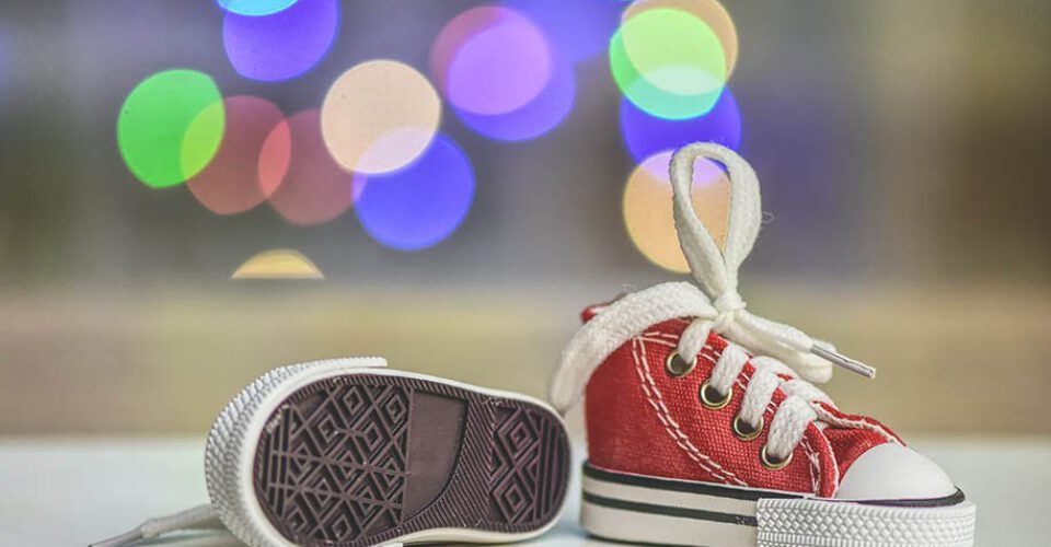 هرآنچه باید درباره‌ی خرید اولین کفش برای نوزاد بدانید