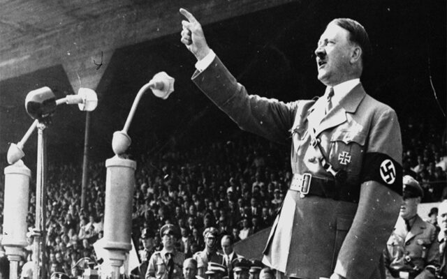 ۴ کتاب جذاب درباره‌ی آلمان نازی؛ از استبداد هیتلری تا جنگ جهانی دوم