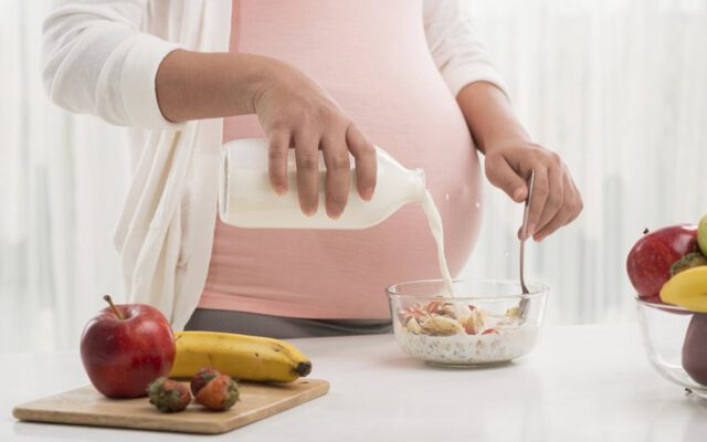 آیا مصرف شیر و لبنیات در دوارن بارداری می‌تواند خطرناک باشد؟