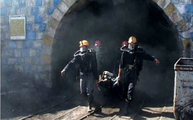 ریزش معدن در استان مرکزی ؛ اعزام ۱۴ تیم امدادی به محل حادثه | ۴ نفر زیر آوار محبوس شدند