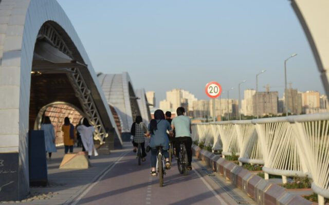 دوچرخه سواری دور دریاچه خلیج فارس