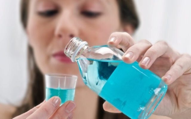 فواید استفاده از دهان شویه برای سلامت دهان و دندان ها