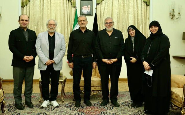 دیدار خانواده امام موسی صدر با پزشکیان + عکس