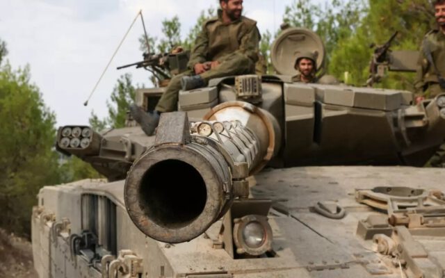 اسرائیل پایگاه‌های نظامی خود را هم بمباران می‌کند