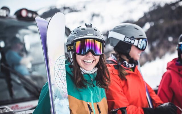 هرآنچه که برای خرید عینک اسکی و کوهنوردی زمستانی باید بدانید