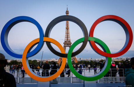 گاف عجیب فرانسوی ها در المپیک ؛ پرچم المپیک برعکس نصب شد! | عکس