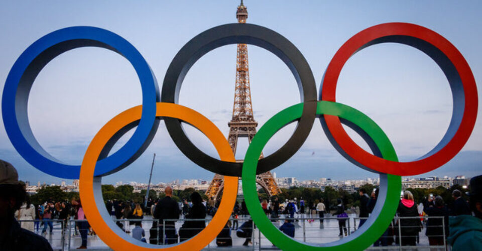 گاف عجیب فرانسوی ها در المپیک ؛ پرچم المپیک برعکس نصب شد! | عکس