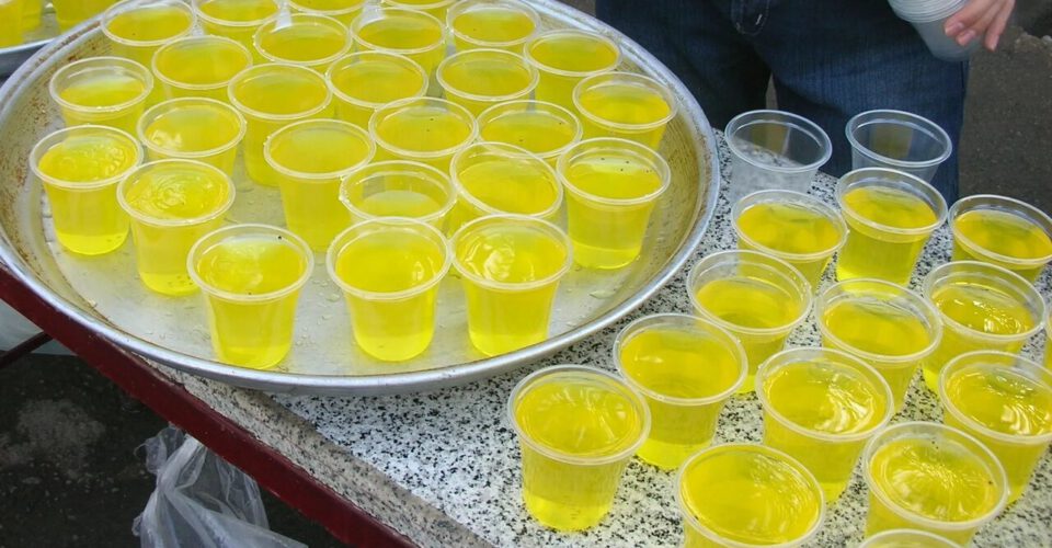 ماجرای عجیب مسمومیت ۸۰۰ نفر با شربت نذری در مازندران