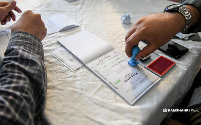 مهدی کروبی رأی خود را به صندوق انداخت | عکس