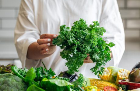 اشتباهات رایج در شست‌وشوی سبزیجات | بیماری خطرناکی که احتمال ابتلا به آن بالا می‌رود