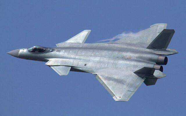 تقابل جنگنده F-16 با J-20 | دوئل‌ اژدهای توانا با شاهین