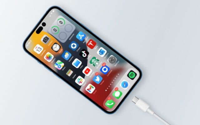 درگاه USB-C آیفون ۱۵ پرو سرعت انتقال دیتا بیشتری ارائه می‌دهد