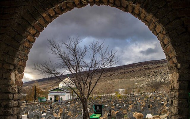 مرده های این قبرستان نمی پوسند!