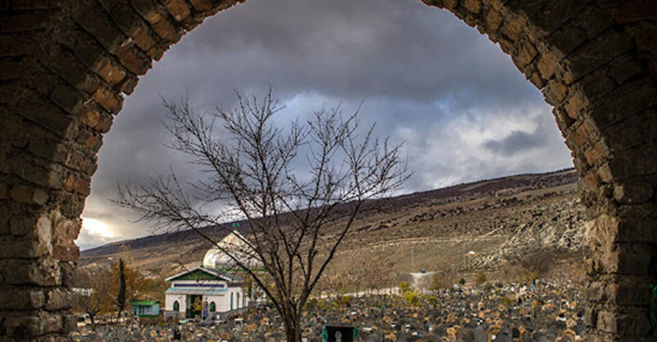 مرده های این قبرستان نمی پوسند!