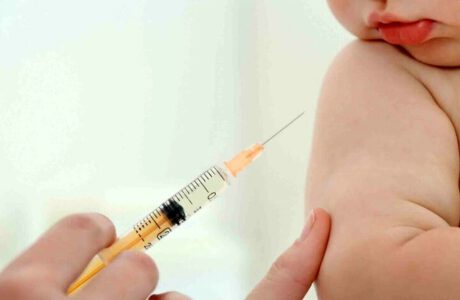 آغاز تزریق اجباری واکسن پنوموکوک | چرا تزریق این واکسن برای کودکان اجباری است؟