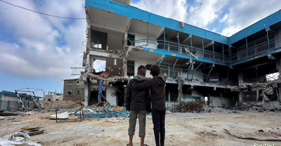 در جنگ با مدرسه و دانش آموزان!