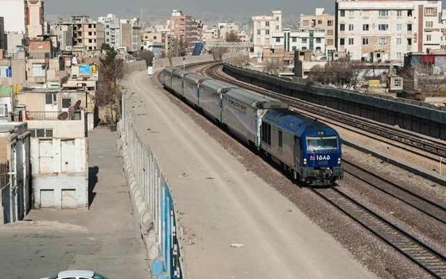 ۷۰۰  خانه گرفتار حریم قطارها تهران – مشهد هستند