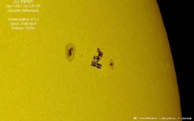 ثبت تصویر گذر ایستگاه فضایی از مقابل خورشید