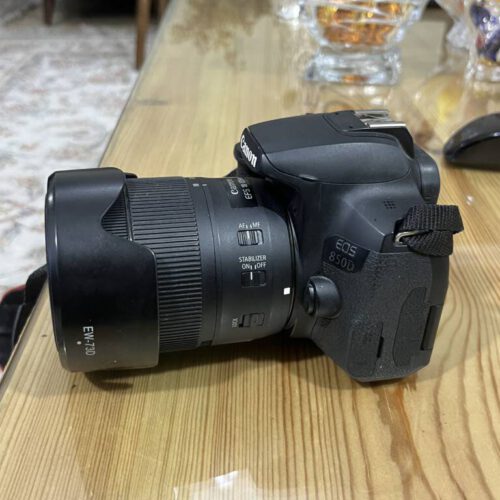 دوربین canon 850d با لنز 18-135