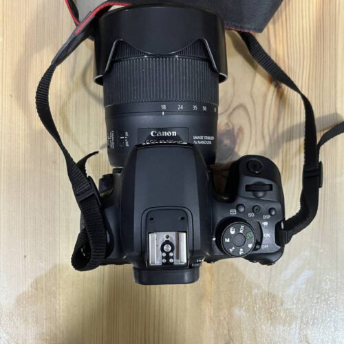 دوربین canon 850d با لنز 18-135