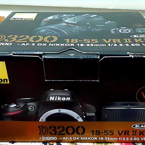 دوربین دیجیتال نیکون در حد نو مدل D3200 Nikon با لنز 18-55