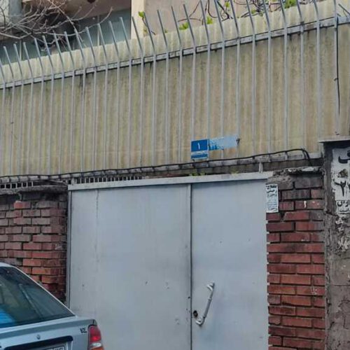 ملک کلنگی 90 متری با بر 6 متر و گذر 7 متر محله دنج