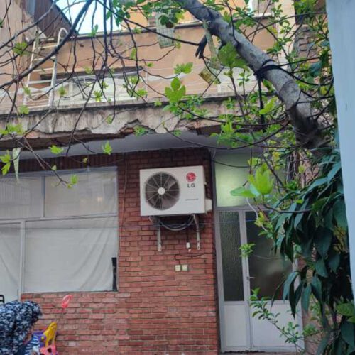 ملک کلنگی 90 متری با بر 6 متر و گذر 7 متر محله دنج