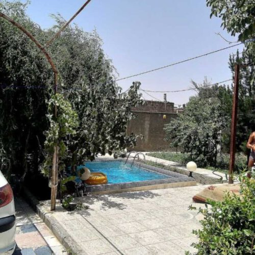 ویلا و باغچه