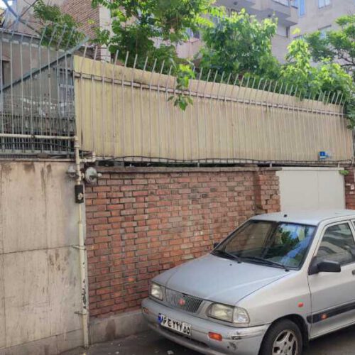 ملک کلنگی 90 متری با بر 6 متر و گذر 7 متر محله دنج