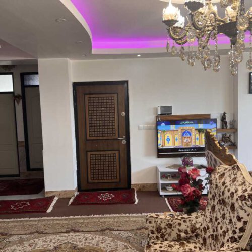 آپارتمان  سه نبش غرق در نور تک واحد
