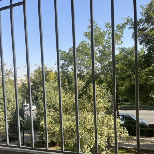 120 متری اندیشه 68 روبروی موجهای آبی
