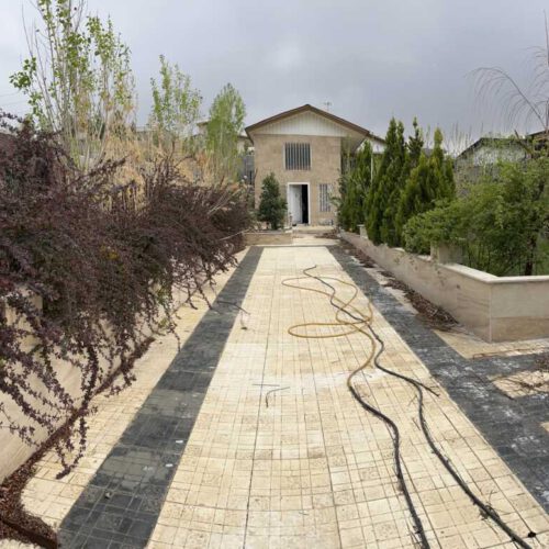ویلا500متر زمین با استخر و محوطیه سازی شده بنای 100متری دوبلکس