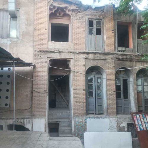 خانه ی قدیمی وکلنگی