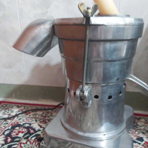 فروش یک عدد دستگاه آب هویج گیری صنعتی  اصفهان تک