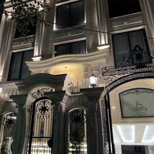 یک طبقه همکف با نورگیر عالی  سه خواب مستر