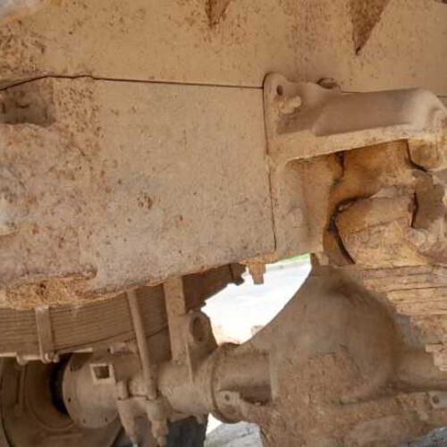 دو دستگاه  تریلی  چرخ اتوبوسی  یکیشون  تک چرخ دومی. جفت چرخ