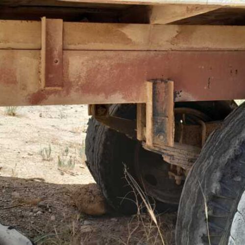 دو دستگاه  تریلی  چرخ اتوبوسی  یکیشون  تک چرخ دومی. جفت چرخ